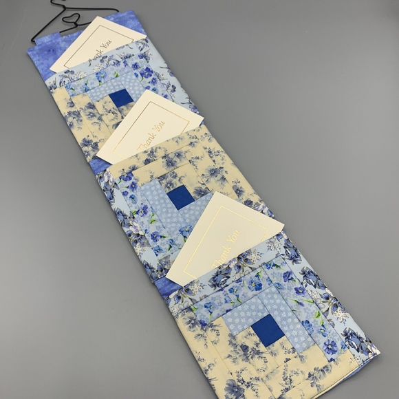 Hanging Rectanglular Wall 3 Pocket Quilt Log Cabin Design Organizer Blue Floral - Picture 1 of 8